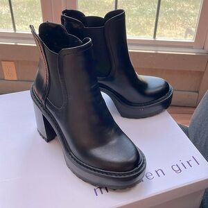 Krissy Madden girl boots black color